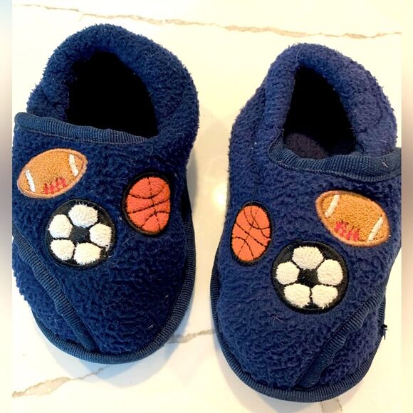 Boys Fleece Navy Blue Sports SLIPPERS Football Soccer Basketball - Picture 1 of 5